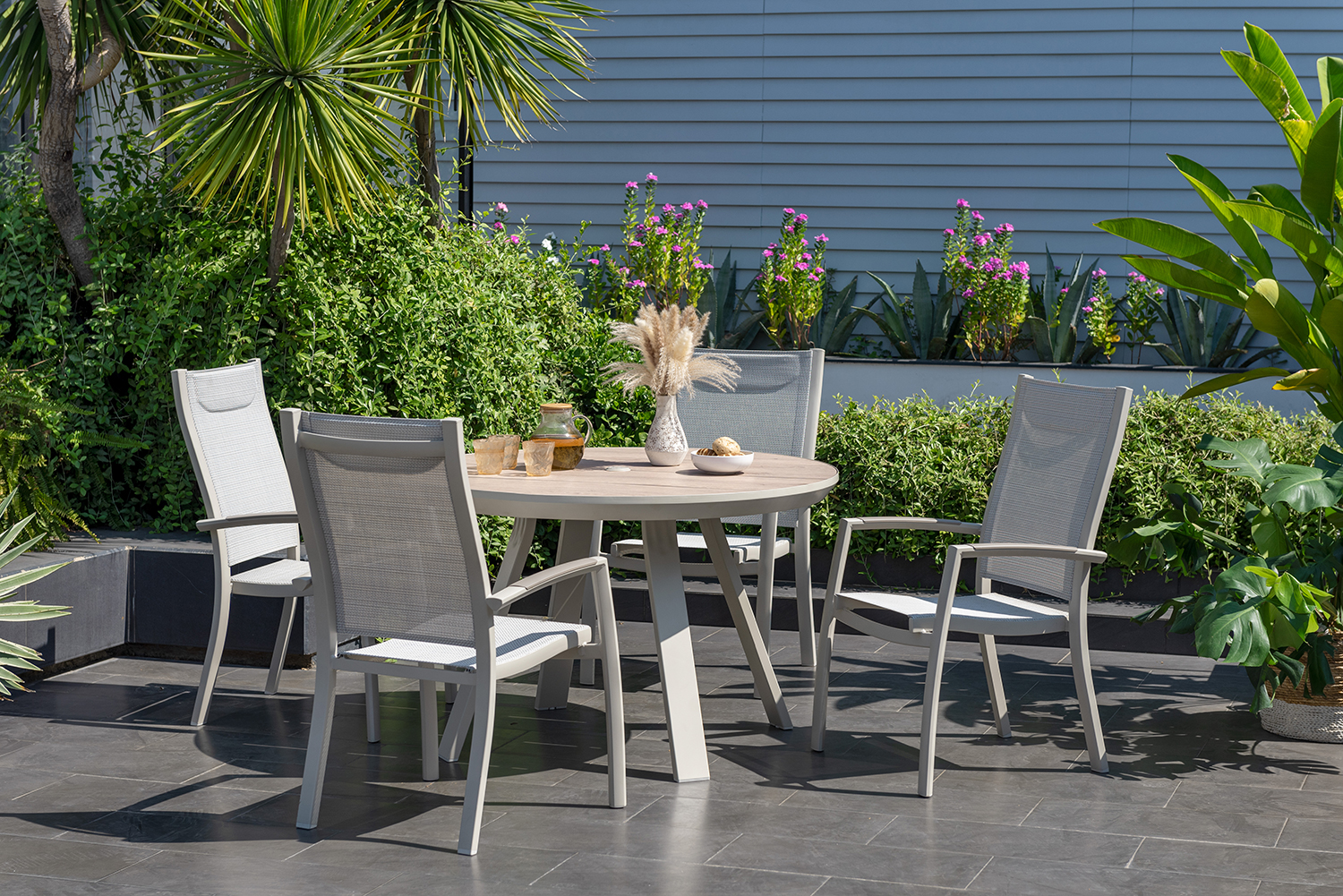 LifestyleGarden Urbanite Panama Sand 4 Seat Round Dining Set