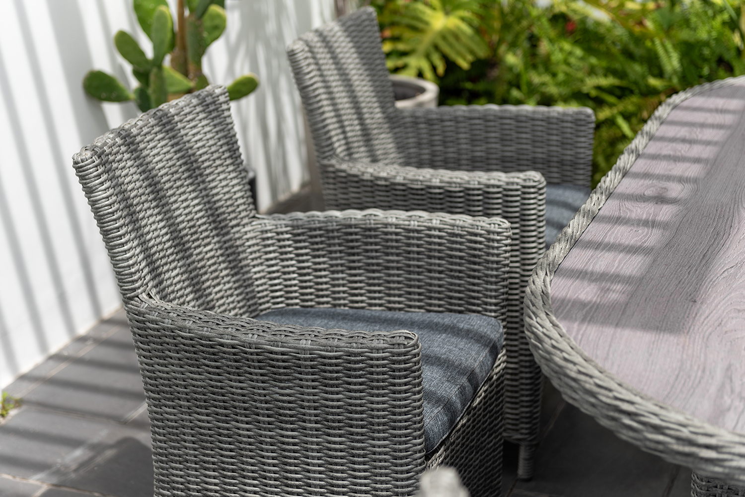 LifestyleGarden Martinique Bermuda 6 Seat Dining Set in Grey